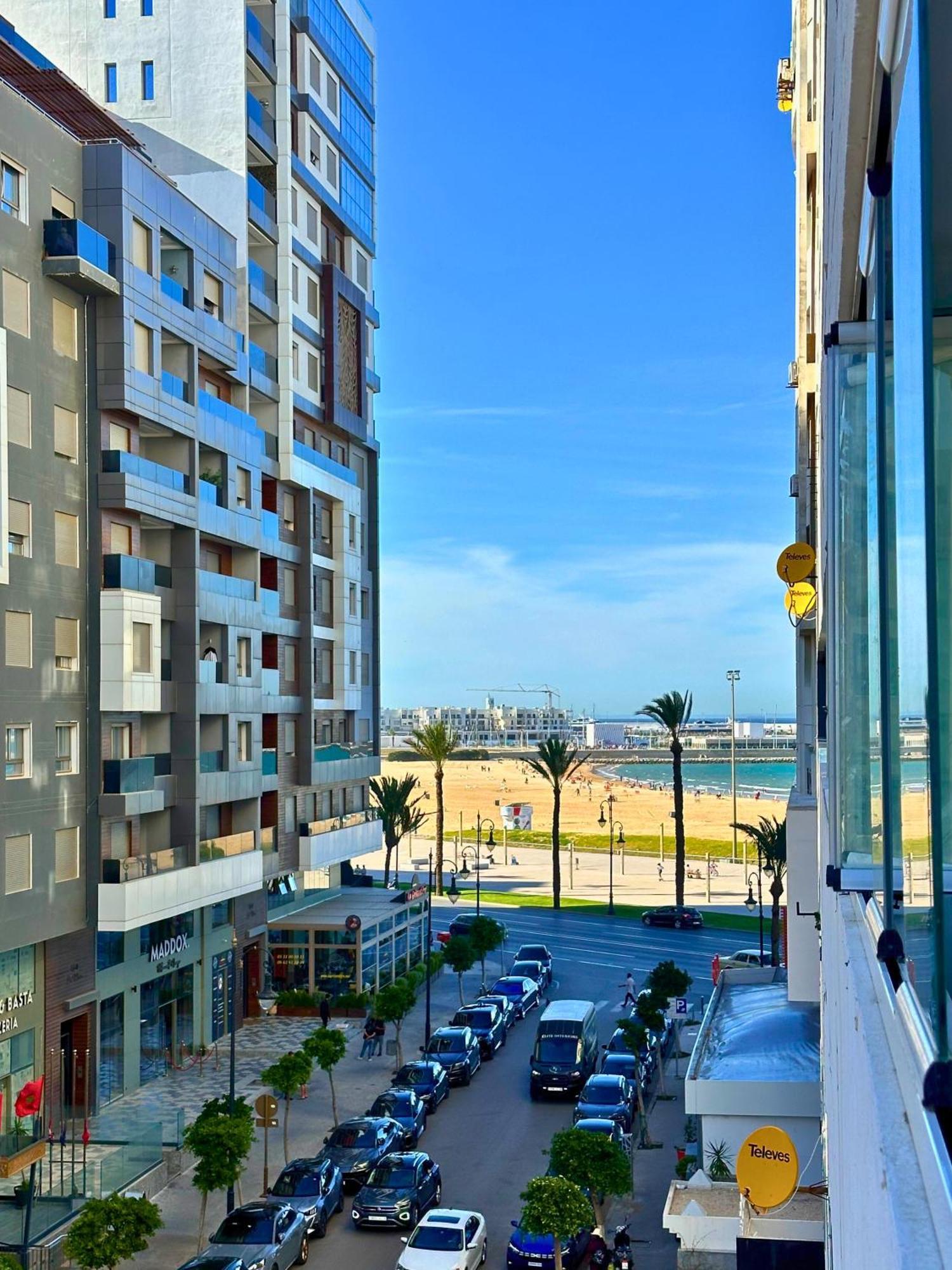 Apartment Modern 2br With Pool Near The