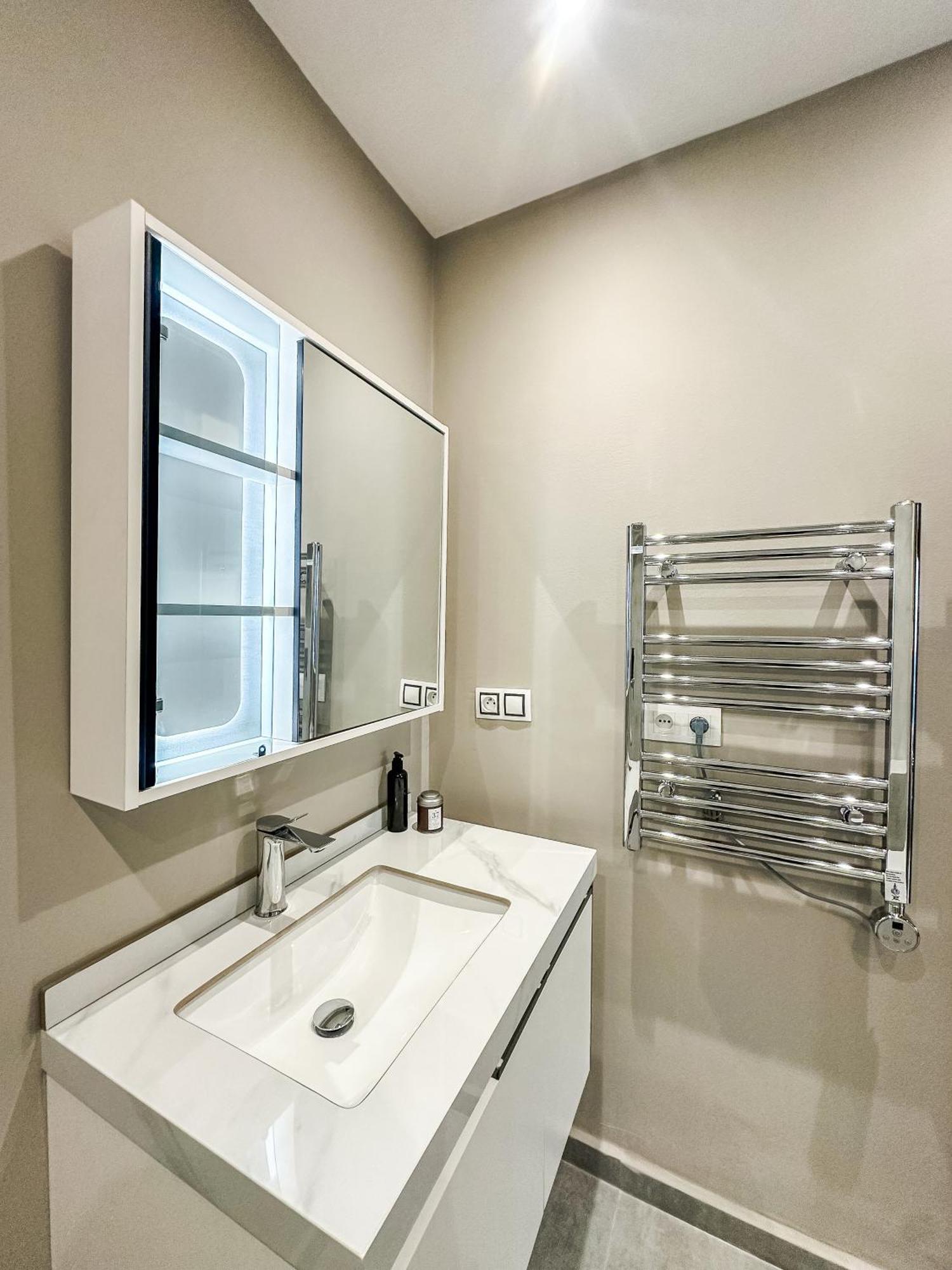 Apartment Modern 2br With Pool Near The *