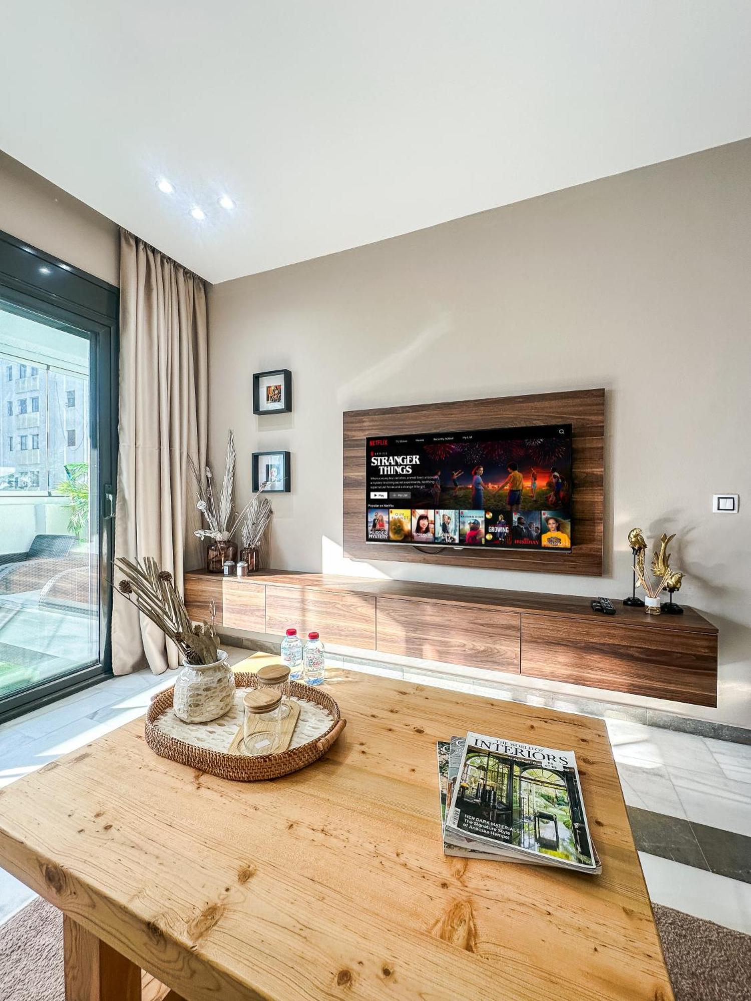 Modern 2br With Pool Near The Apartment