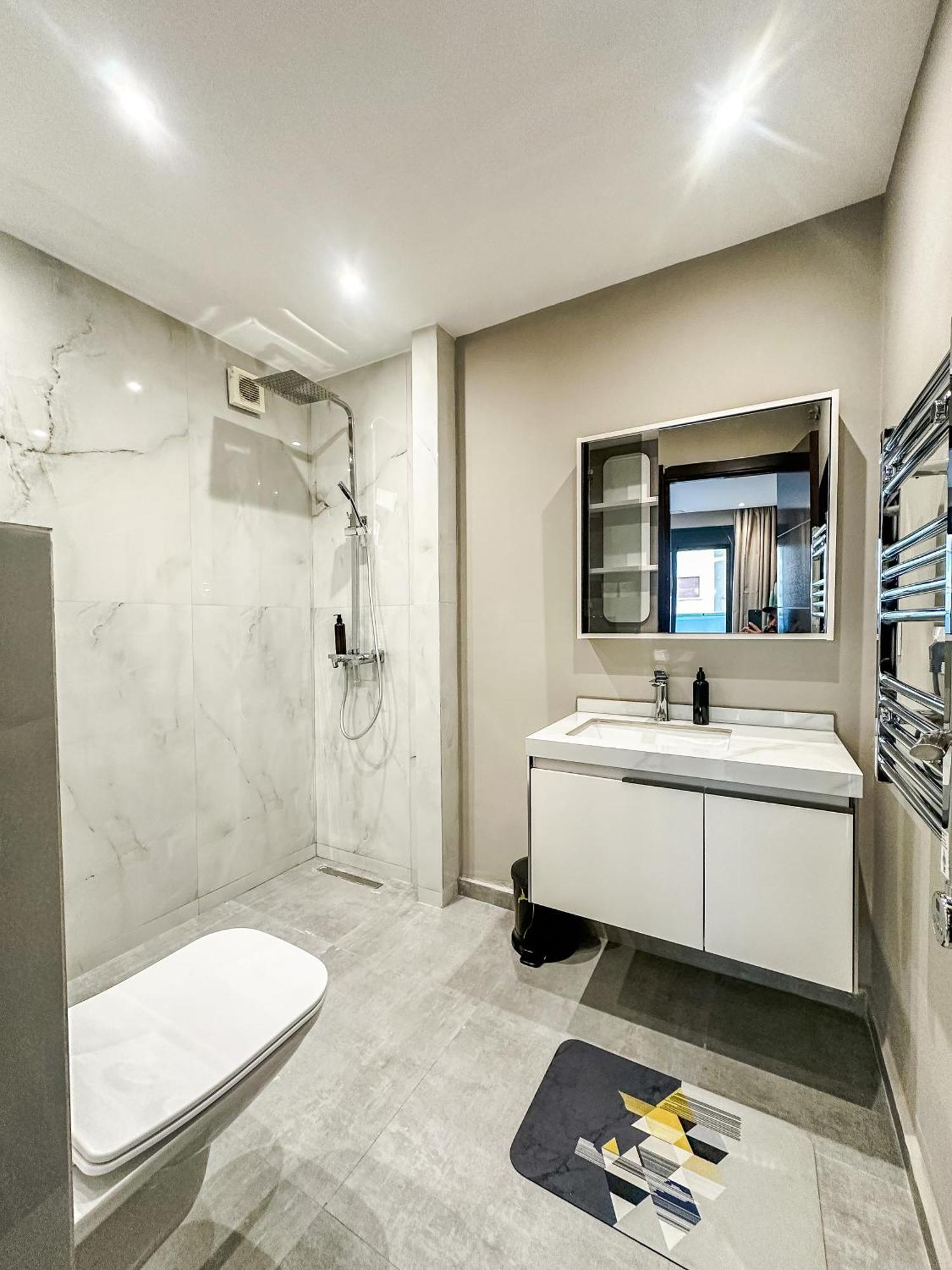 Apartment Modern 2br With Pool Near The